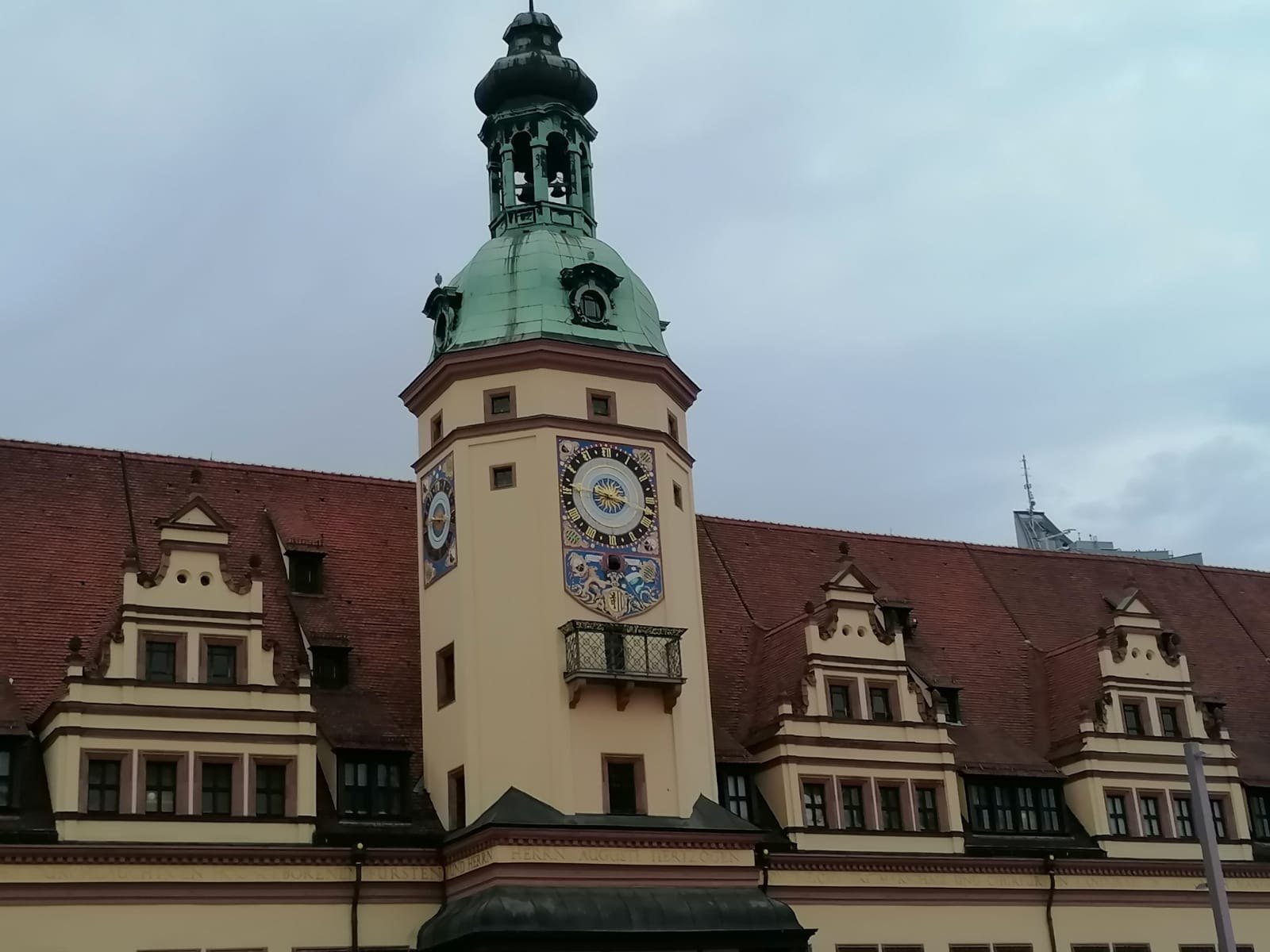 Gruppe vor dem Leipziger Rathaus