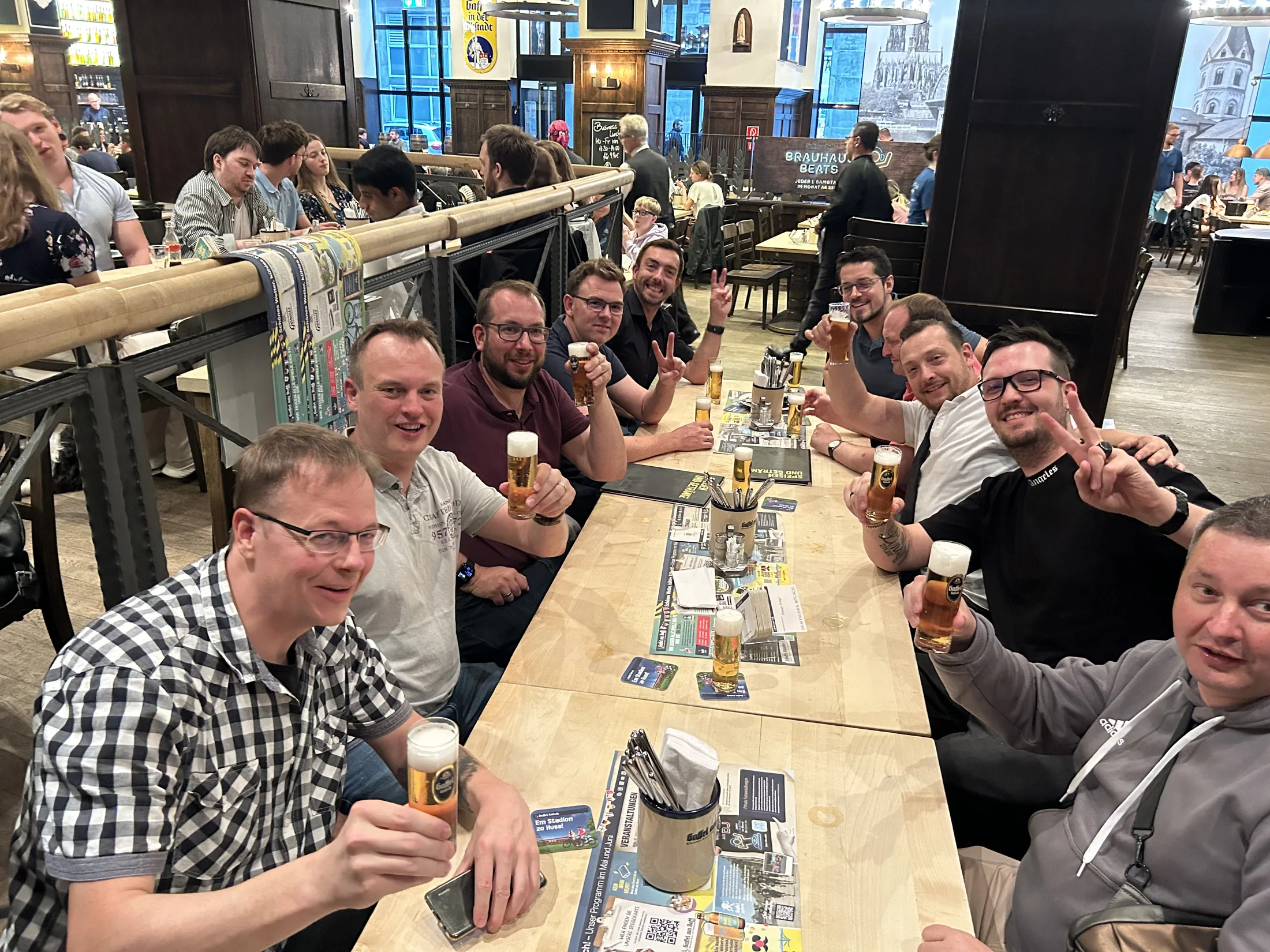 Gemeinsame Brauhaus-Runde während der Herrentour Köln 2024